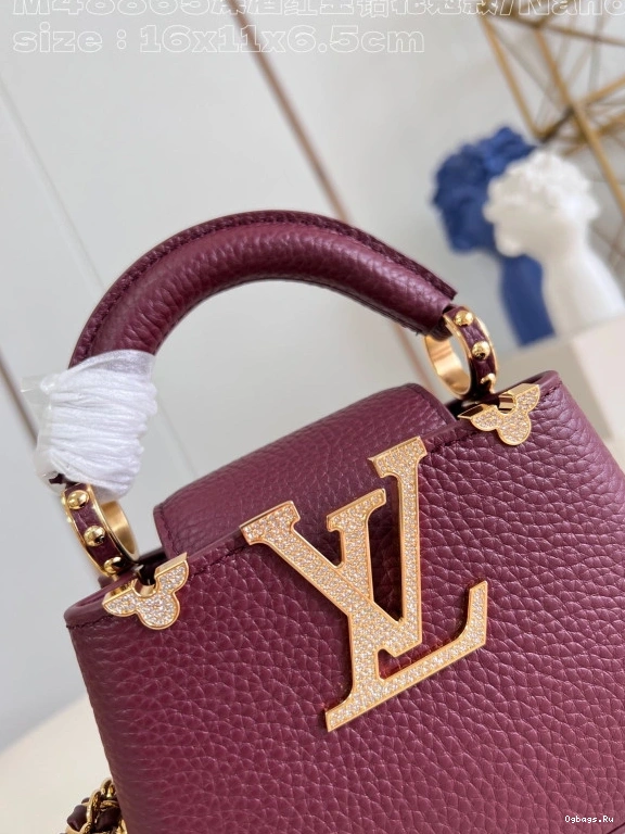 VUITTON LOUIS CAPUCINES nano-16*11*6.5CM 0511